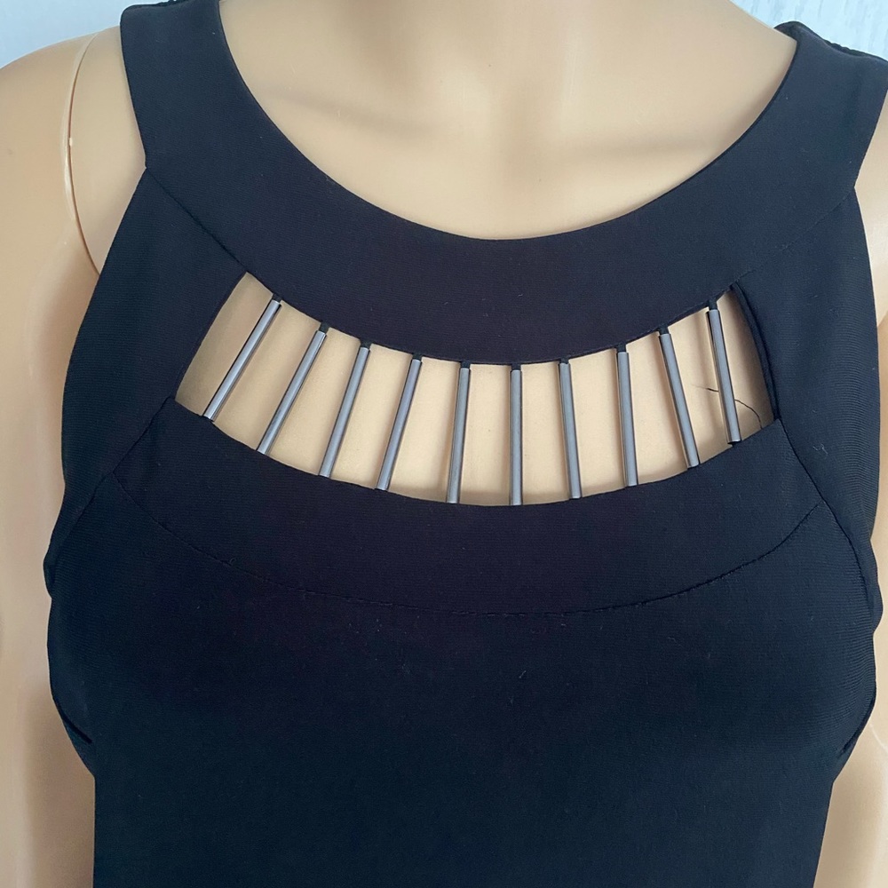 Open Shoulders Black Dress - Picture 4 of 6